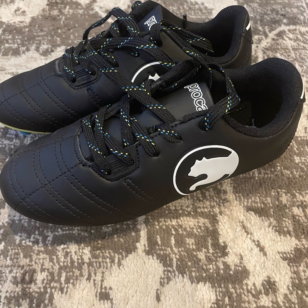 NWOT Kid Procat Soccer Cleats Size 1